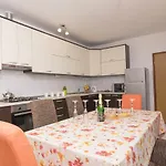 Appartamento Petea Omiš