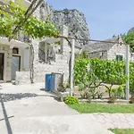 Petea Omiš